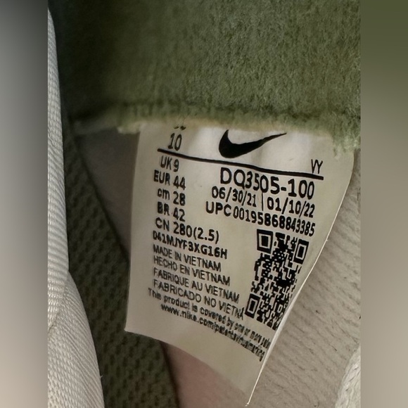 Nike Air Force 1 Mid QS
Jewel Oil Green size 10
DQ3505 100 - Picture 12 of 12